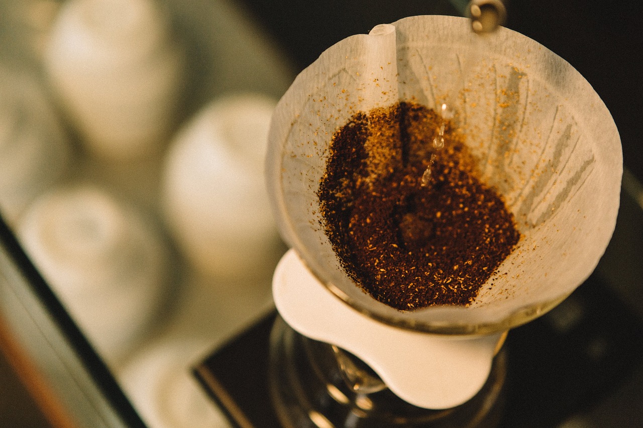 droge koffie in filter klaar om water tr gieten